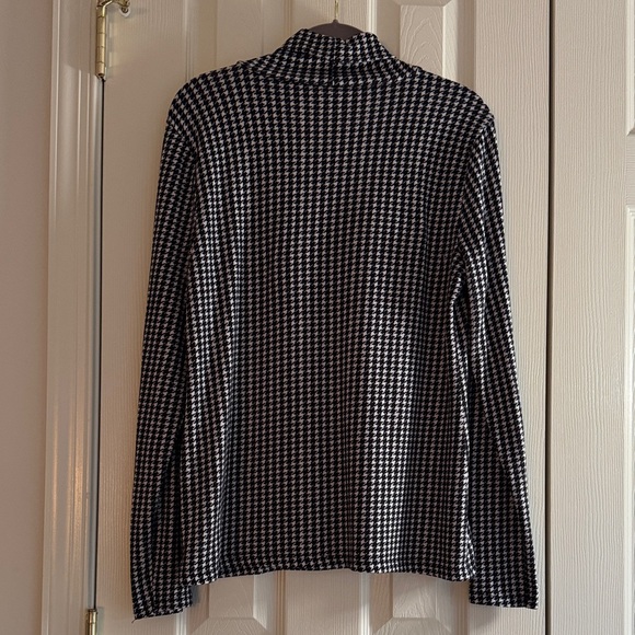 LOFT Outlet Black & White Houndstooth Turtleneck Top – Size L - Picture 2 of 6